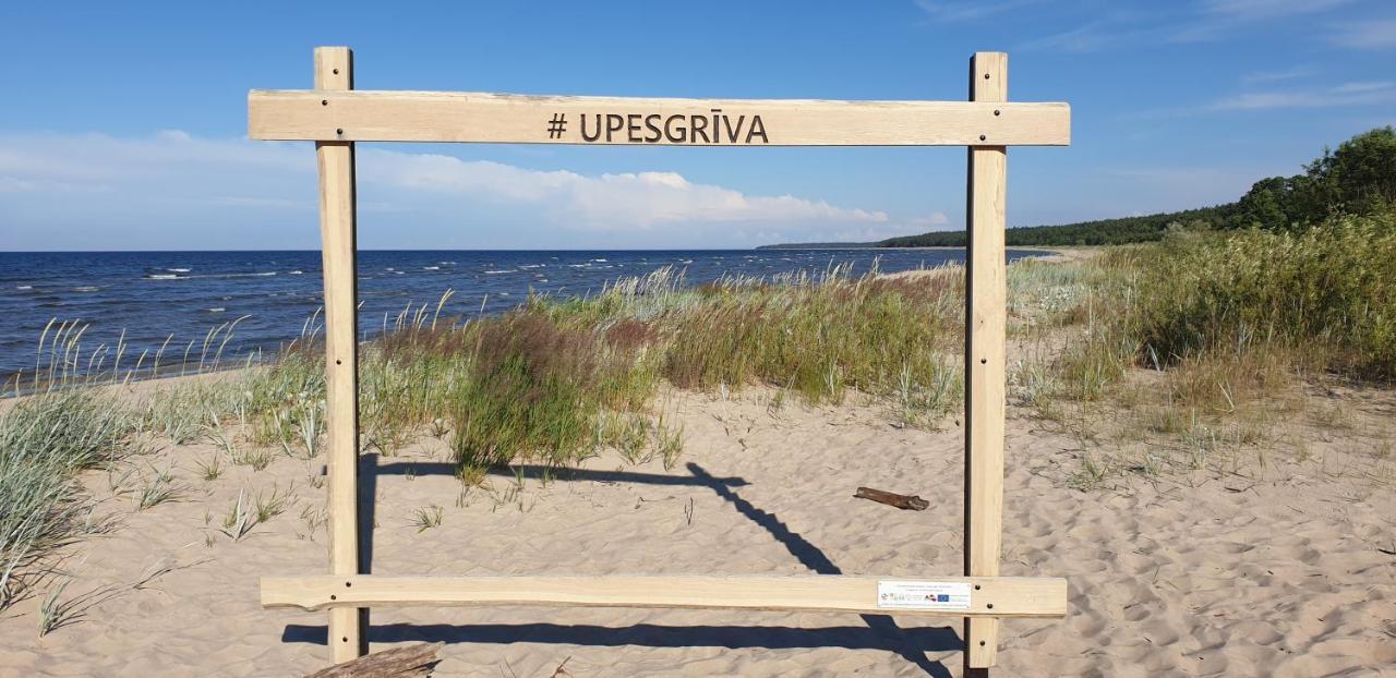 Kempings Stieres Un Majas Virtuve Upesgriva Zewnętrze zdjęcie